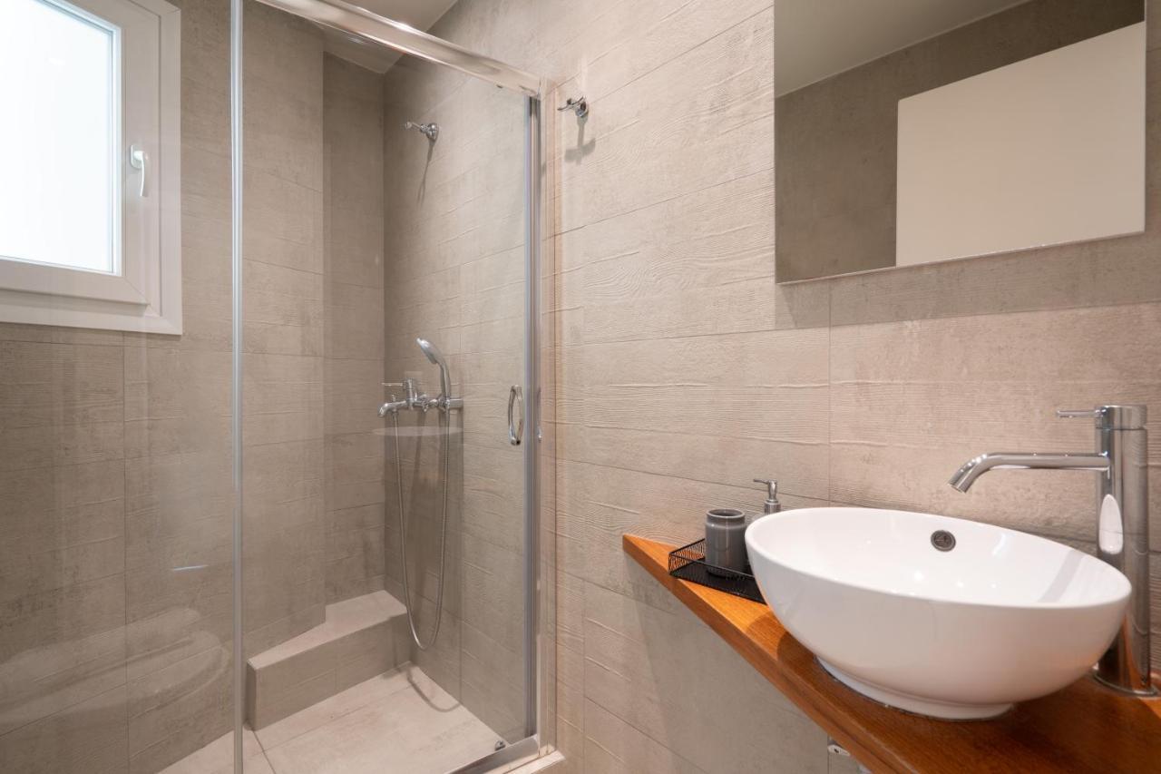Classy Apartment In Koukaki, Walk To Metro & Acropolis Athena Bagian luar foto