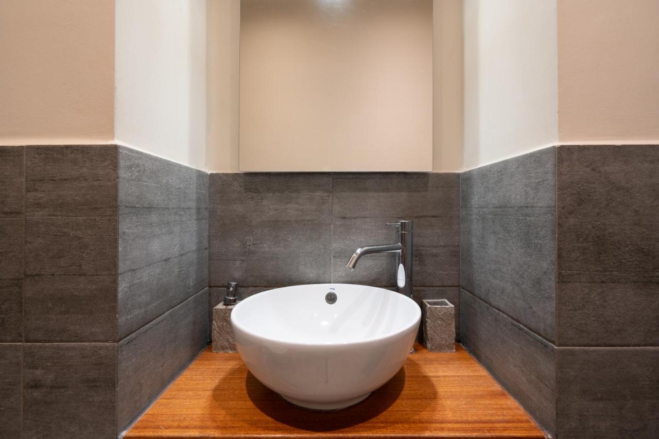 Classy Apartment In Koukaki, Walk To Metro & Acropolis Athena Bagian luar foto